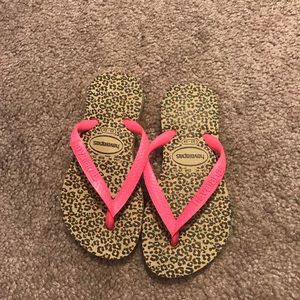 Havaianas leopard print size 9